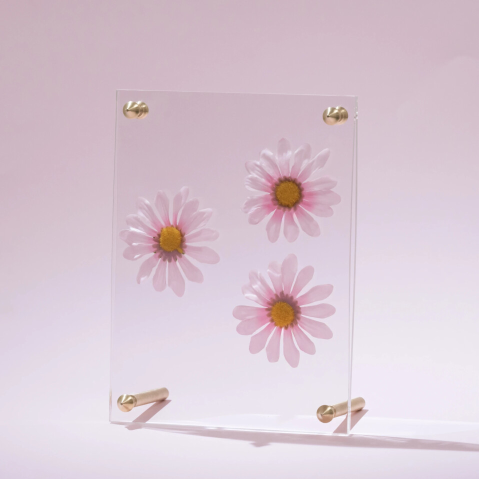 Orive Pirinç Ayaklı Pleksi Fotoğraf Çerçevesi 15x20 cm - Qua Home