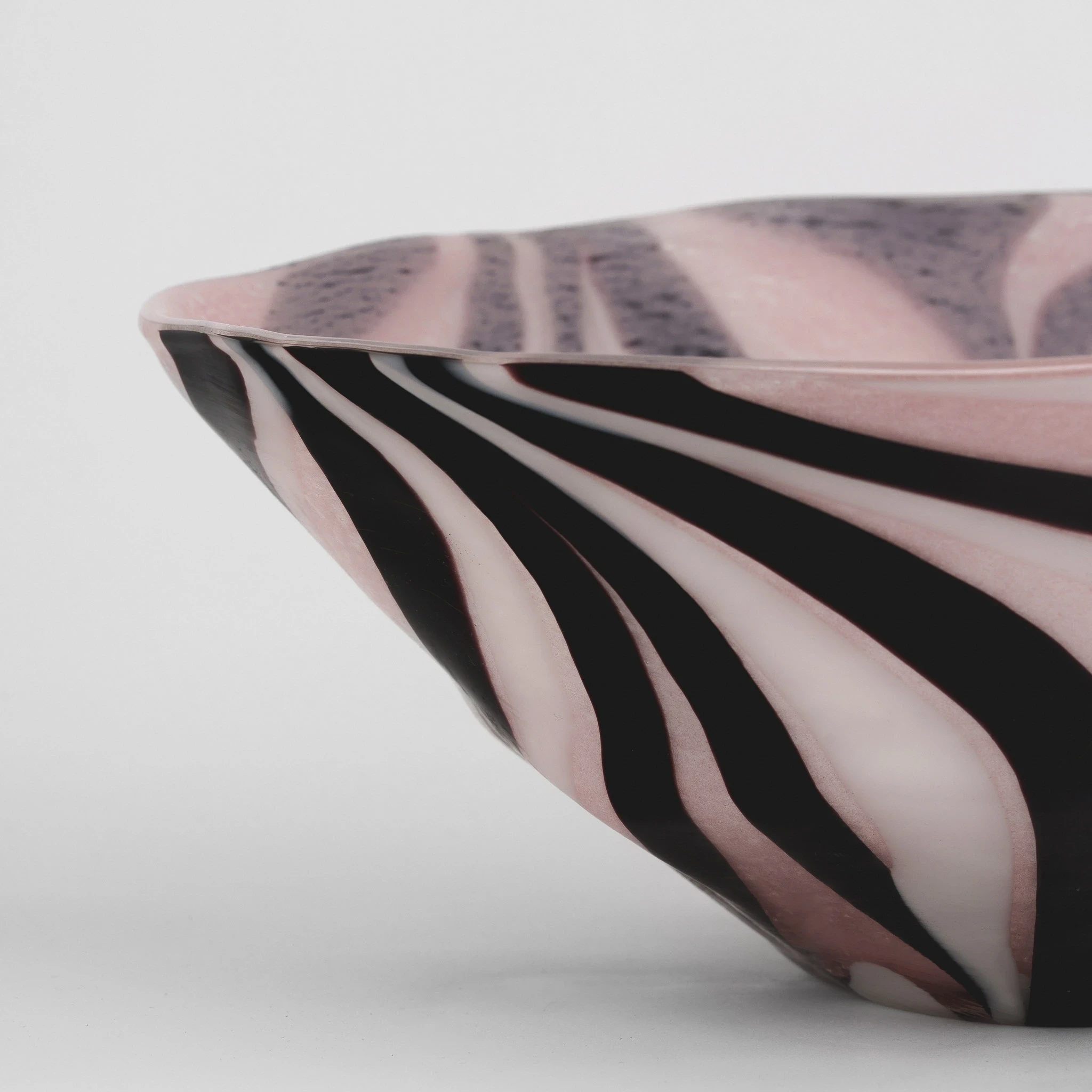 Romy Pembe Siyah Cam Vazo 31x16 cm - 2