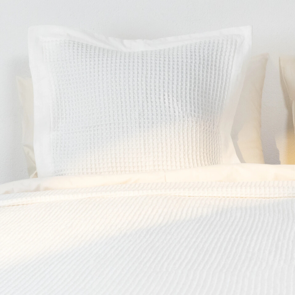 Terra Petek Dokulu Dekoratif Kırlent Beyaz 50x50 cm - Qua Home