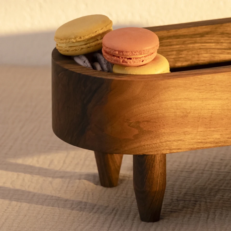 Maia Ceviz Ahşap Ayaklı Sunum Standı 45x14x12 cm - 2