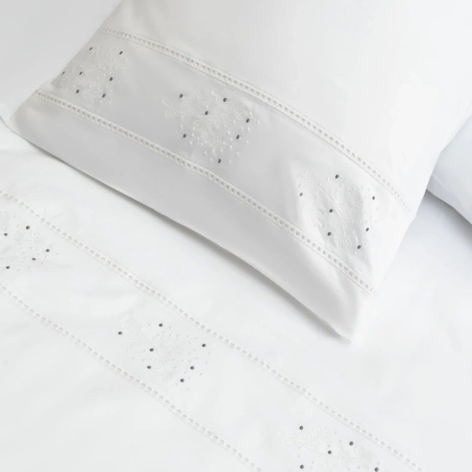 Grace 300 Tc Pamuk Perkal Nakışlı ve Ajurlu Çift Kişilik Nevresim Seti Beyaz - 4